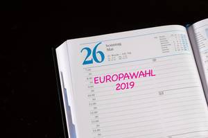 Erinnerung an die Europawahl 2019 in einem Kalender-Buch