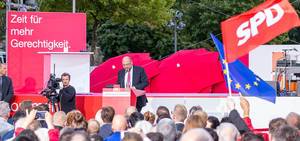 Ex-Kanzlerkandidat Martin Schulz beim SPD-Wahlkampf und 2017 Regierungsprogramm "Zeit für mehr Gerechtigkeit"