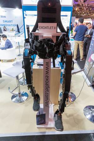 Exoatlet II: Medizinisches Exoskelett mit mobilem Akkupack für die Patientenrehabilitation