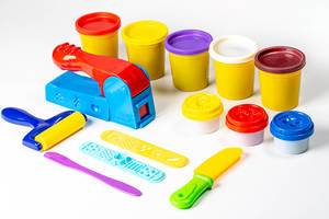Farbenfrohes Knete-Set für Kinderspiele