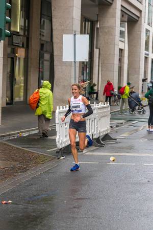 Female athlete Jennifer Spink at Frankfurt Marathon