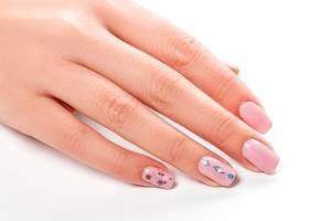 Female hand with pink manicure (Flip 2020)