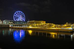 Ferris wheel reflection in the sea / Riesenrad Reflexion im Meer