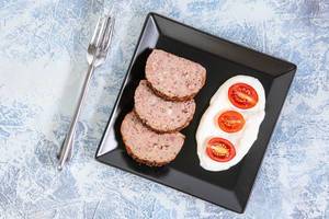 Flat-lay-above-Served-Pork-and-Chicken-Meat-Loaf-with-Tomatoes.jpg