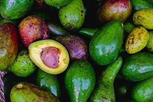 Flat lay of ripe avocados (Flip 2019)