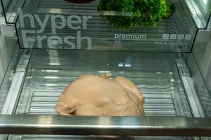 Fleischaufbewahrung und Kühlung im iQ-Kühlschrank von Siemens, mit Luftfeuchtigkeitsregelung im hyperFresh premium Frischhaltesystem