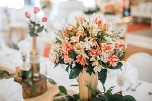 Flowers as center pieces at wedding table  Flip 2019