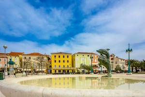 Fontain with statue of dolphins in town Mali Losinj, Croatia