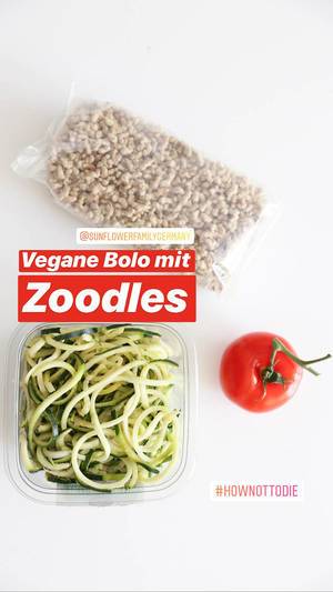 Food-Blogger posts Instagram photo of vegan Bolo made of sunflower seeds, next to zoodles - zucchini noodles
