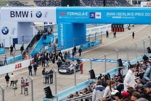 Formel E BMW i8 Roadster Safety Car vor dem Rennstart auf der Rennstrecke
