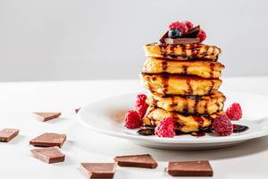 Fresh pancakes with fruit and chocolate