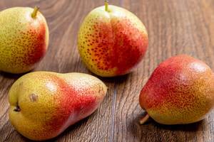 Fresh ripe pears on brown wooden background (Flip 2019)