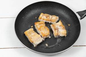 Fried-Alaska-Pollock-fish-on-the-frying-pan.jpg