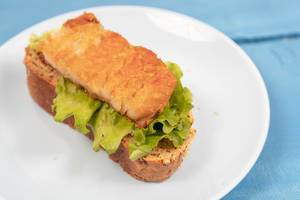 Fried Alaska Pollock fish sandwich with fresh lettuce (Flip 2020)