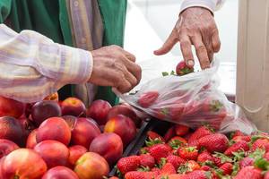 Frische Erdbeeren auf dem Markt