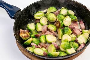 Frying Brussel Sprouts with Bacon (Flip 2019)