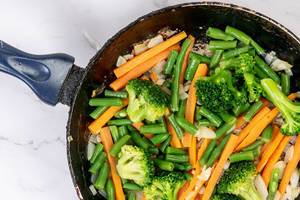 Frying Carrot with Green Beans Onions and Broccoli (Flip 2019)
