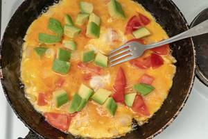 Frying Omelet with Avocado Cheese and Tomatoes