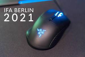 Gaming Mouse by Razer with blue light and next to the title "IFA Berlin 2021"