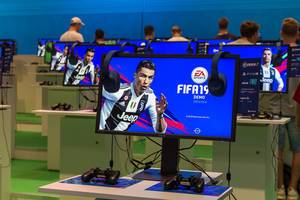 Gaming-PCs mit FIFA19 Demo. FIFA zum Anspielen