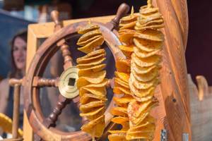 Gebackene Kartoffelspirale im Teigmantel