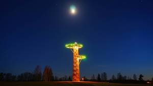 Glowing observatory tower at night / Glühender Observatorium in der Nacht