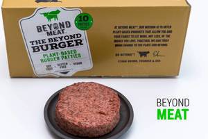 Glutenfreie, sojafreie und vegane Burgerpatties in der Familienpackung als Fleischersatz von Beyond Meat Burger