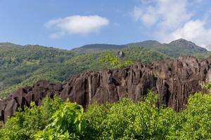 Granitfelsen von Ros Lepa im Morne Nationalpark auf Mahé, Seychellen