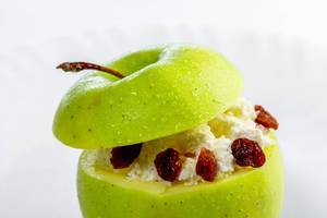 Green Apple stuffed with cottage cheese and raisins (Flip 2019)