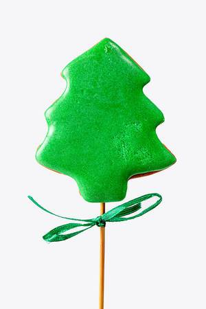 Green Christmas tree gingerbread on a wooden stick (Flip 2019)