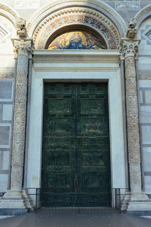Green door of Italian Pisa Cathedral / Grüne Tür der italienischen Pisa Kathedrale