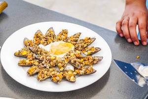 Green shell dish with ground beef and egg (Flip 2019)