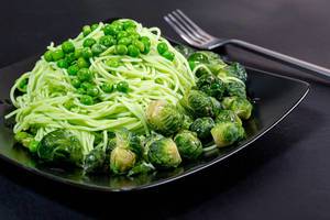 Green spaghetti with peas and brussels sprouts