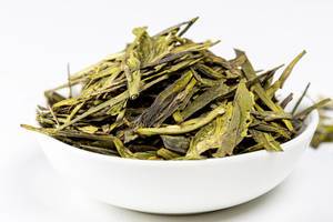 Green tea leaves, in small white bowl (Flip 2020)