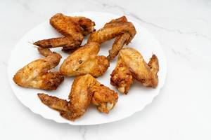 Grilled Chicken Wings served on the plate (Flip 2019)