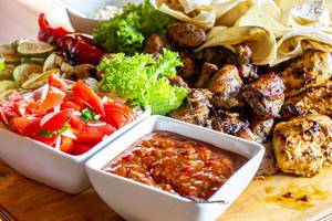 Grilled meat and vegetables with spicy sauce and fresh vegetables (Flip 2019)