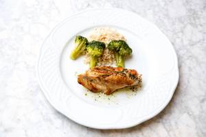 Grilled turkey breast with broccoli and rice