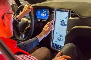 Großes Touchscreen-Display in Elon Musks Elektroautos