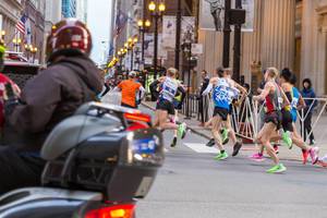 Gruppe mit einigen der schnellsten Athleten beim Chicago Marathon 2019, inkl. Jacob Riley, Jerrell Mock, Brendan Gregg (USA)