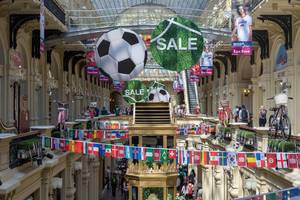 GUM Einkaufszentrum in Moskau in WM-Stimmung