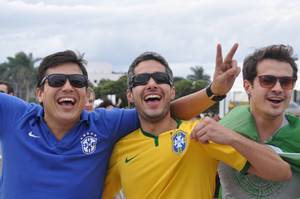 Gut gelaunte brasilianische Fußball-Fans - Fußball-WM 2014, Brasilien