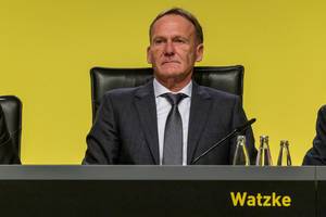 Hans-Joachim Watzke, BVB-Geschäftsführer, auf der Bühne bei der Mitgliederversammlung von Borussia Dortmund