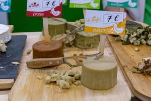 Happy Cheeze - veganer Bio-Käse in den Varianten: Klassik, Chorizo und Bärlauch