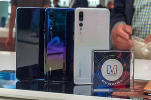 Hauwei P20 Pro cell phones in different colors. Best of IFA 2018