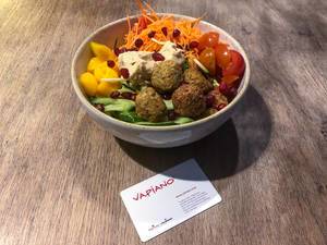 Healthy and vegan food at Italian restaurant chain Vapiano: salad bowl in a new version with falafel, hummus, veggies and mango