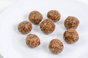 Healthy Energy Balls on the plate