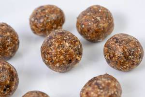 Healthy Energy Balls with Dates and Peanut Butter (Flip 2019)