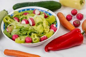 Healthy Lettuce salad with fresh Red Radishes and Paprika (Flip 2019)