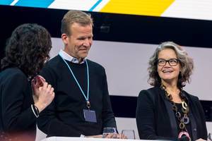 Henrik Büning, Co-Founder and CMO NEURO FLASH diskutiert auf der Bühne der Digital X mit Astrid Maier, Chefredakteurin Xing News