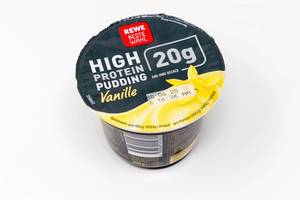 High Protein Pudding Vanille von REWE Beste Wahl vor weißem Hintergrund